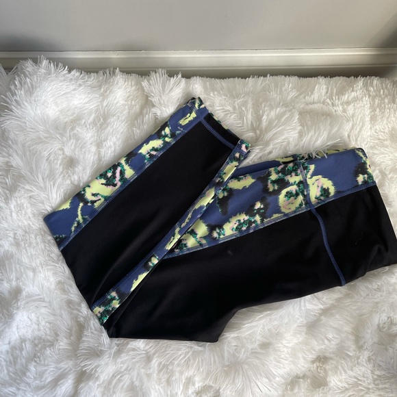 Victoria Secret Sports Leggings Size M - Picture 6 of 8